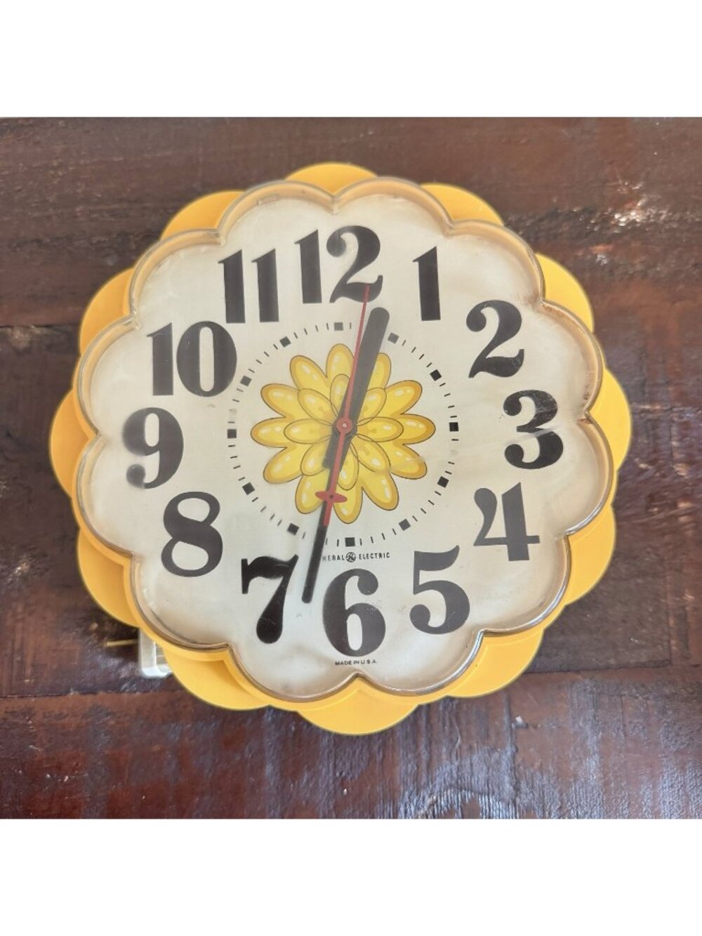 Vintage 1960s Working General Electric Daisy Wall Clock Yellow MCM Flower Shaped